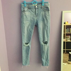 light blue skinny jeans jegging with knee holes